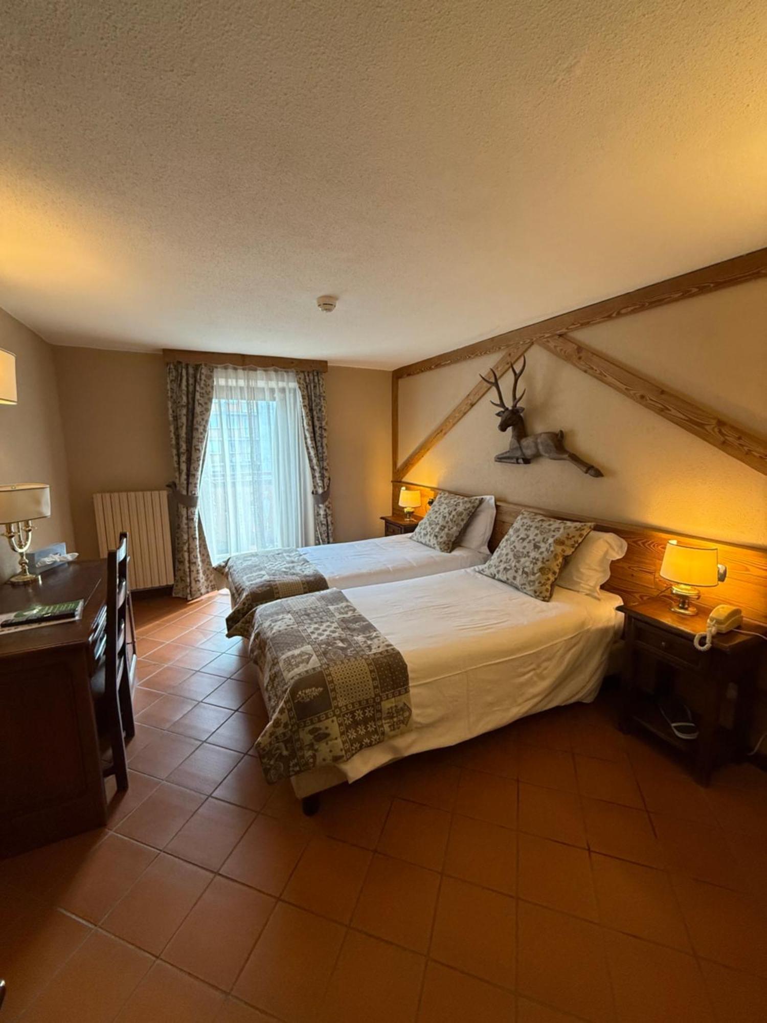 Hotel Jumeaux Бройл-Червиня Екстериор снимка