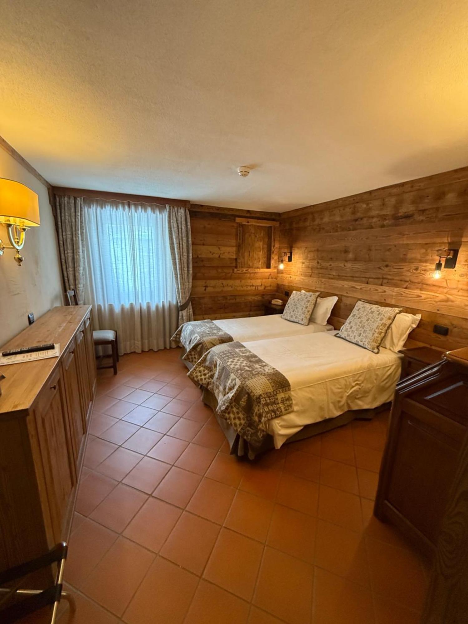 Hotel Jumeaux Бройл-Червиня Екстериор снимка