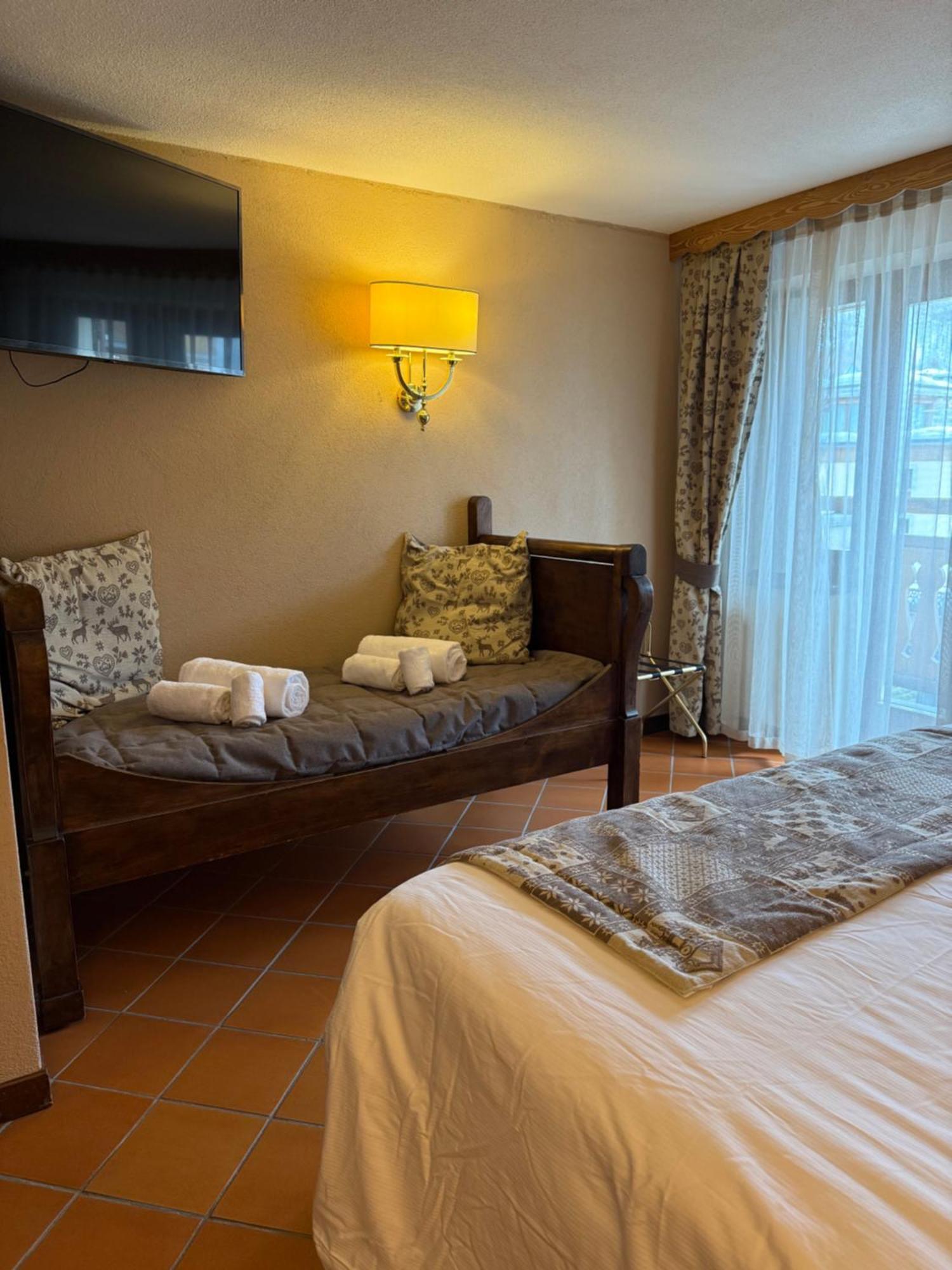 Hotel Jumeaux Бройл-Червиня Екстериор снимка
