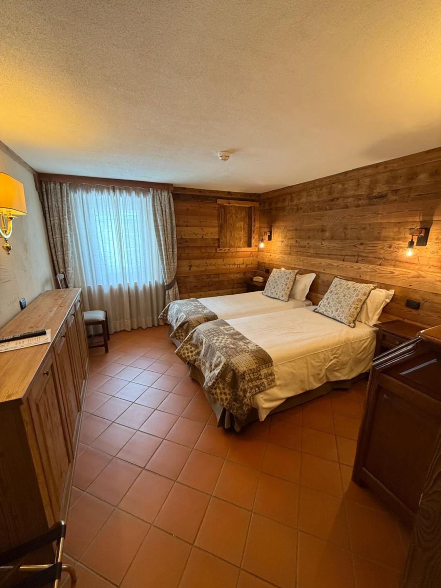 Hotel Jumeaux Бройл-Червиня Екстериор снимка