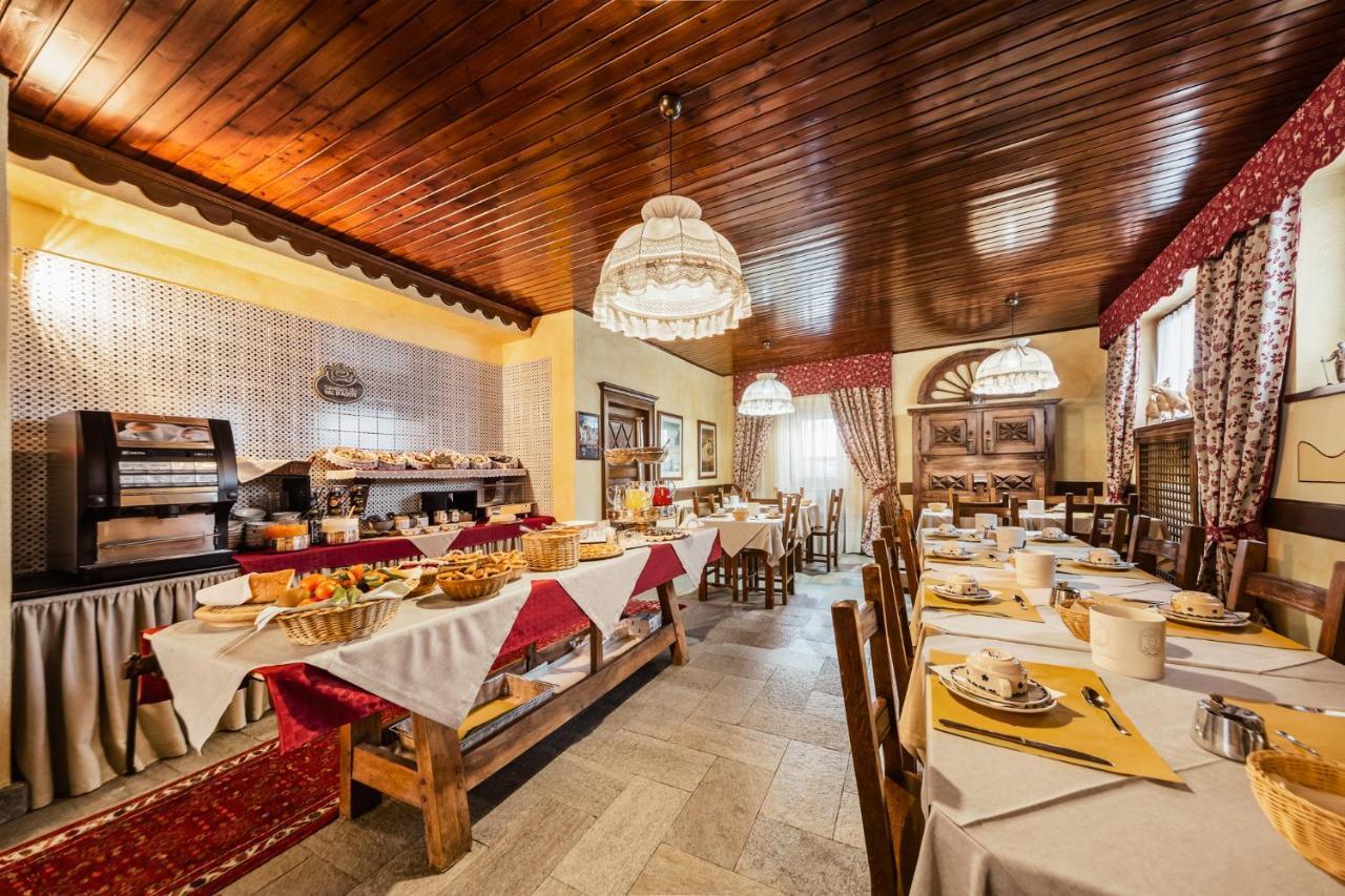 Hotel Jumeaux Бройл-Червиня Екстериор снимка